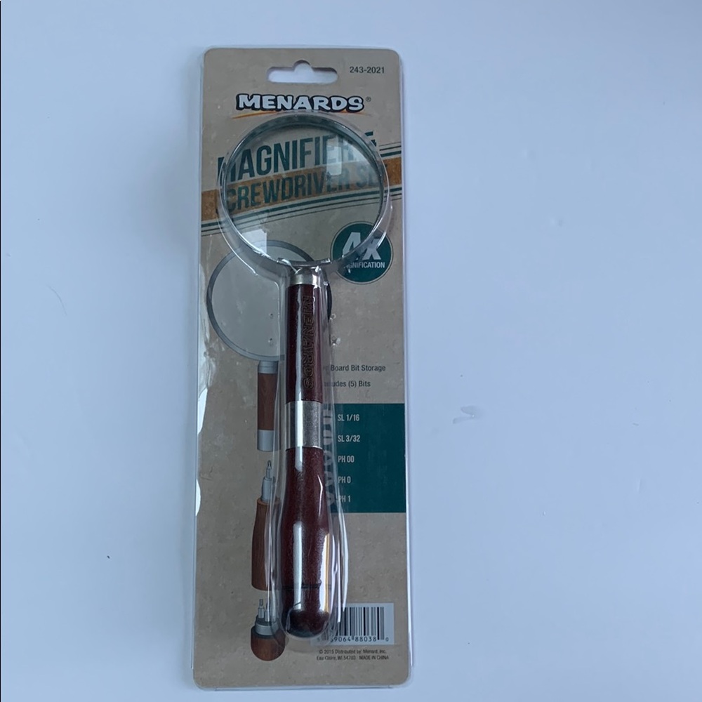 Menards Magnifier with Rich Brown Handle. Brand new.